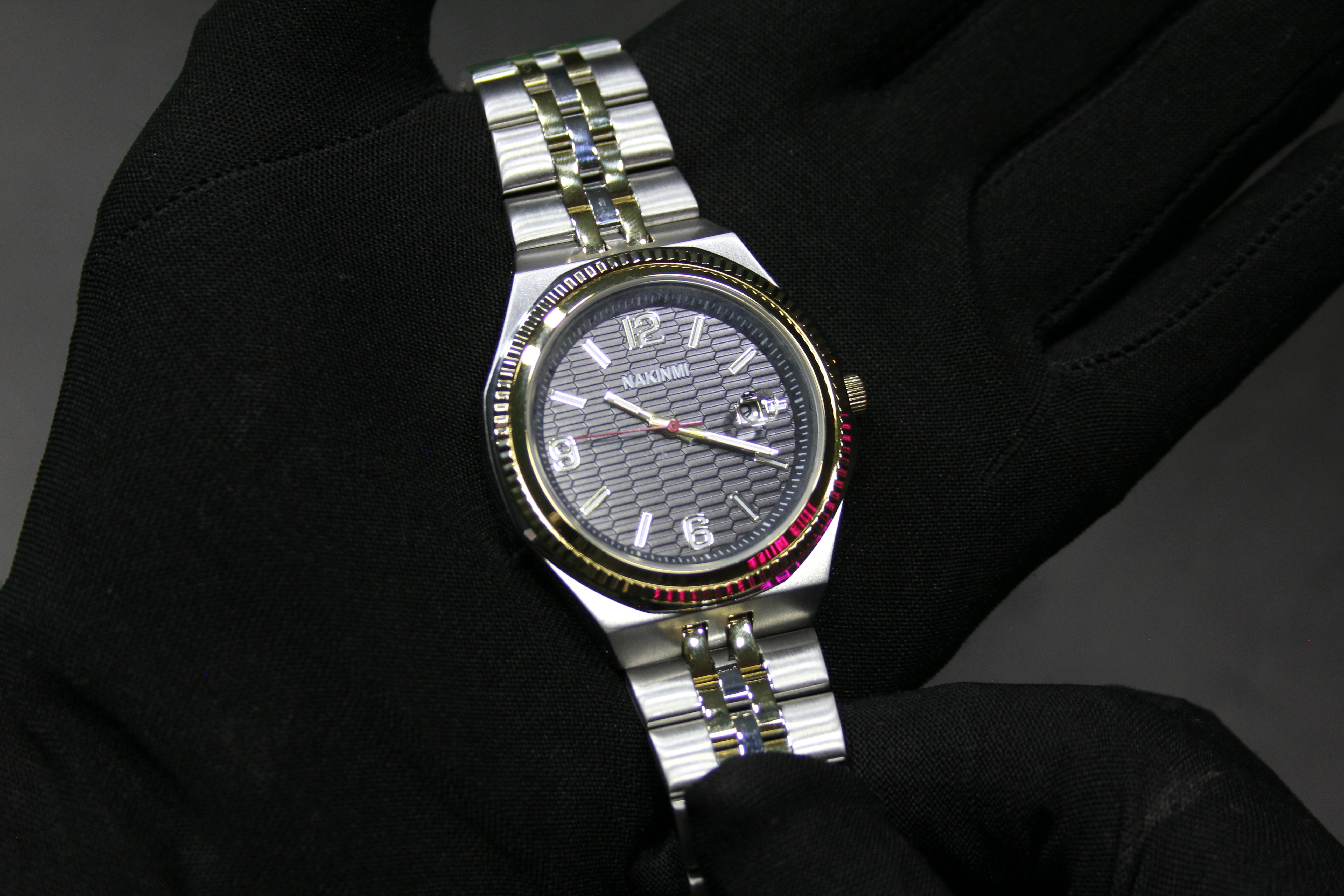 NAKINMI Classic Stainless Steel Watch – Elegant Silver & Two-Tone, Quartz Movement, Men’s & Women’s Collection