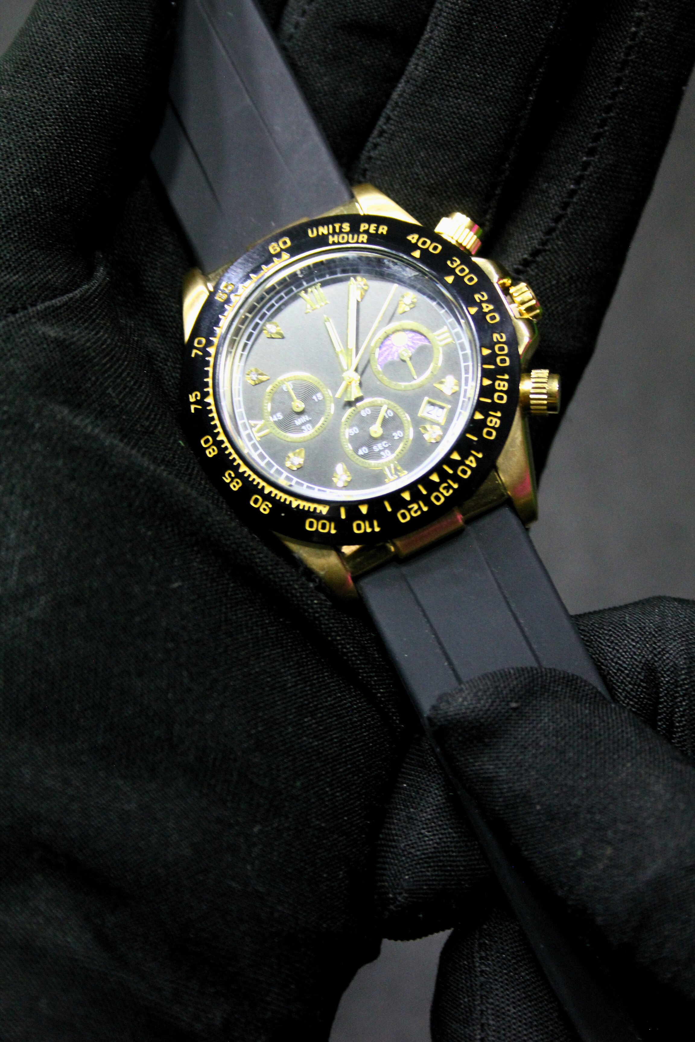ZEEQIN PT186C Luxury Chronograph Men's Watch – Gold & Silver, Silicone Strap, 3ATM Water Resistant